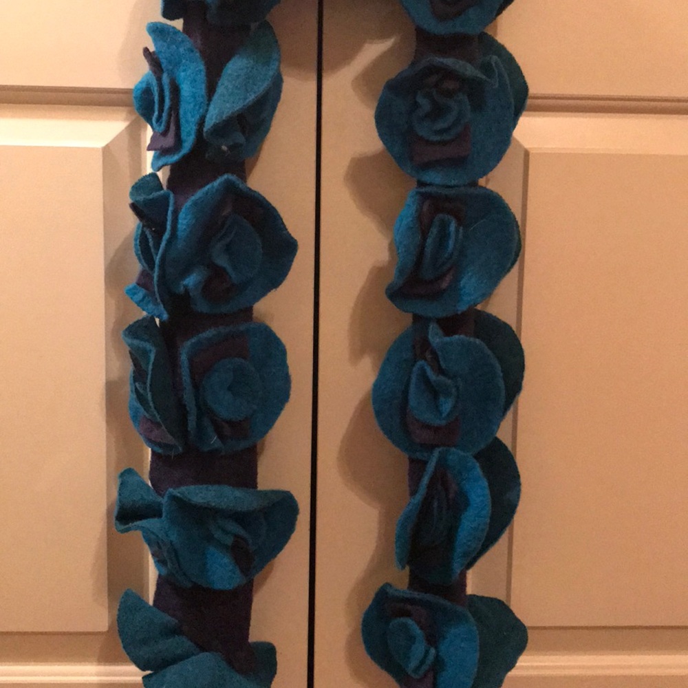 I’m selling another flower scarf!